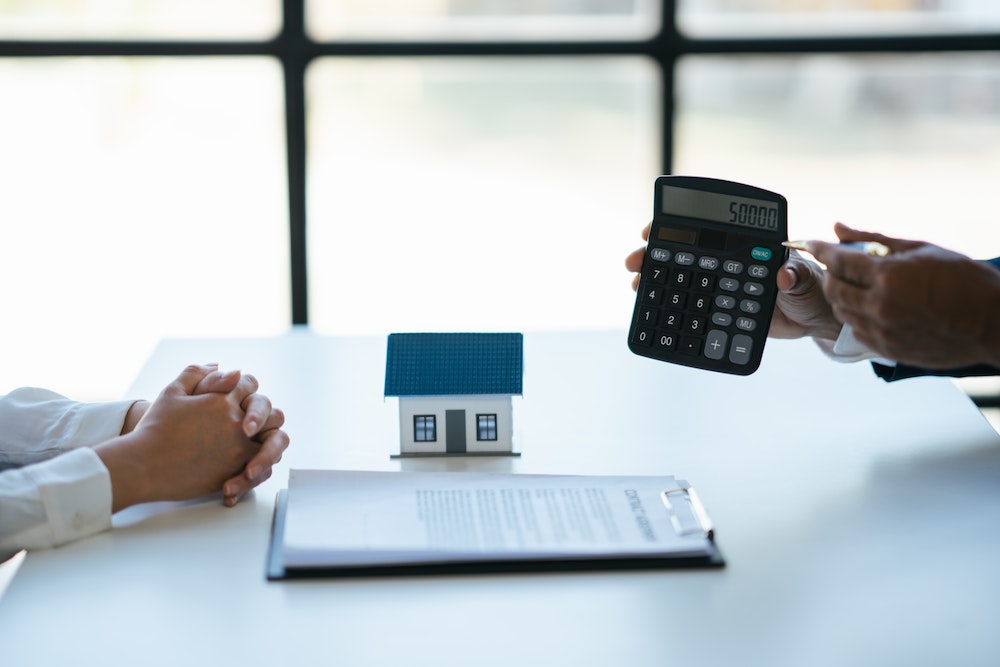 Maximiser les prix de vente avec une agence immobilière : une stratégie gagnante malgré les frais de commission
